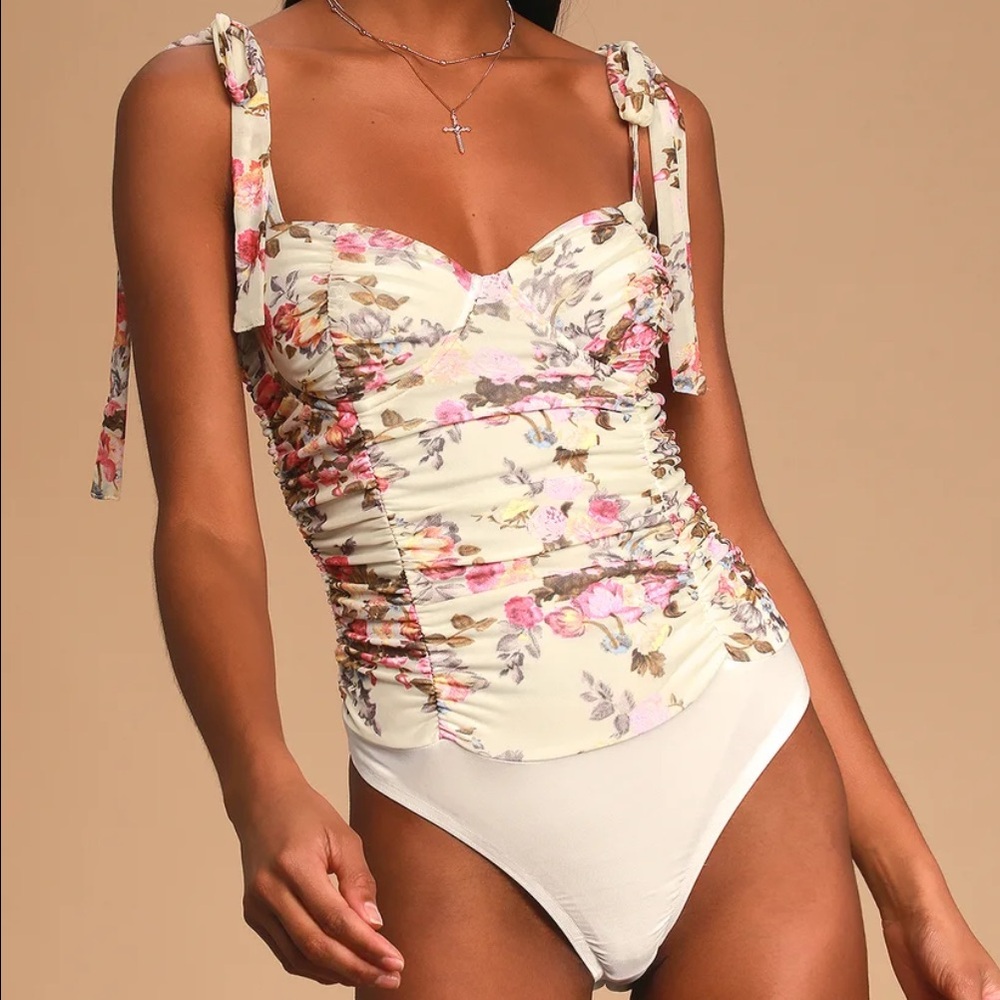 Lulu's Floral Print Bodysuit in Cream and Pink NWT!